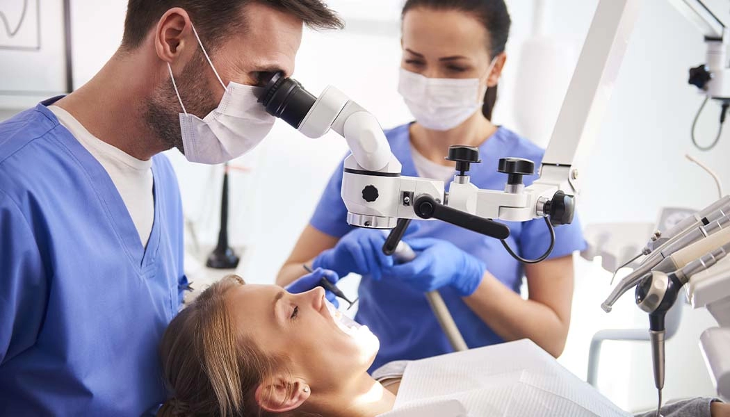 фото:Протезирование и терапия с использованием микроскопа::Малоинвазивное лечение зубов с микроскопом